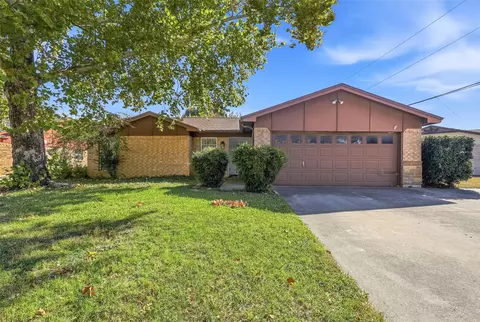 657 Evelyn Ln, Burleson, TX 76028