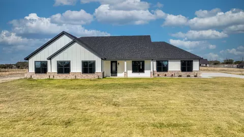 300 Jupiter Trl, Weatherford, TX 76088
