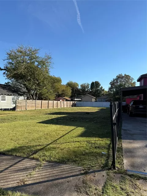 1126 Newport Ave, Dallas, TX 75224