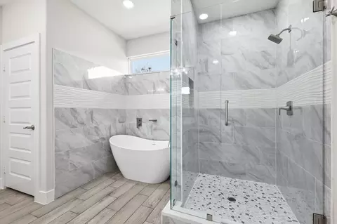 Bath - 709 Bethlehem St, Terrell, TX 75160 photo 2 of 5