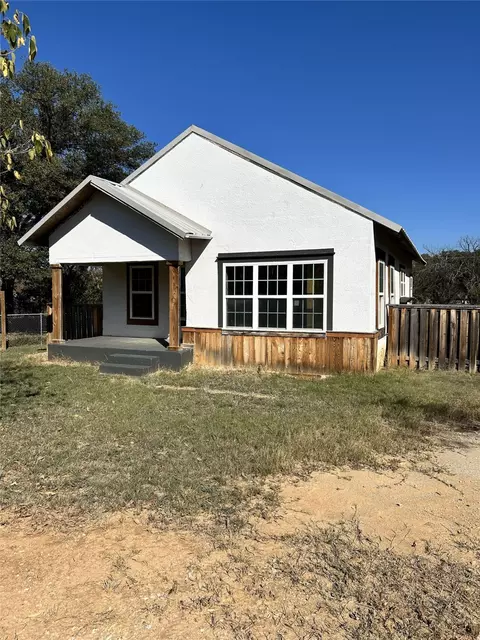 3514 2nd St, Brownwood, TX 76801
