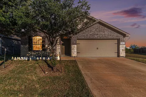 8824 Prairie Dawn Dr, Fort Worth, TX 76131