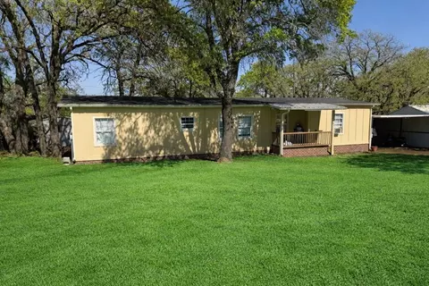 809 Harness Trl, Granbury, TX 76049
