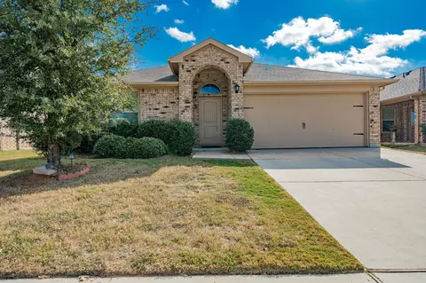 8324 Windsor Forest Dr, Fort Worth, TX 76120