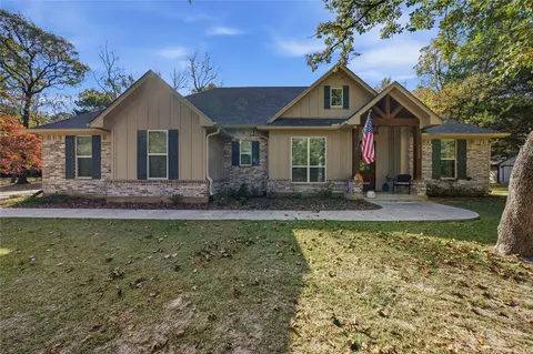 7222 Neches St, Athens, TX 75752