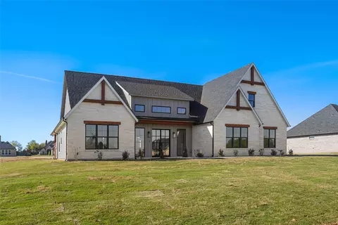 207 Stuart St, Paradise, TX 76073