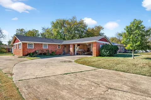 1722 Morningside Dr, Gainesville, TX 76240