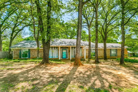 1000 Sherwood Dr, Bedford, TX 76022