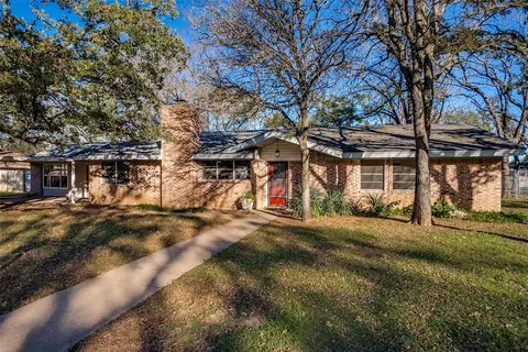 504 Austin Dr, Mineral Wells, TX 76067