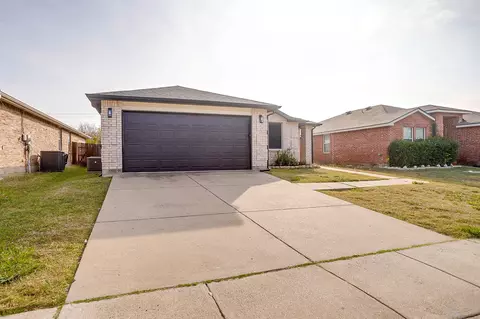 517 Riverflat Dr, Fort Worth, TX 76179