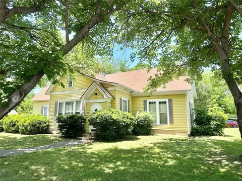 505 S Grand Ave, Gainesville, TX 76240