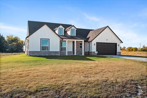 Exterior - 3214 Willow Rd, Celeste, TX 75423 photo 2 of 5