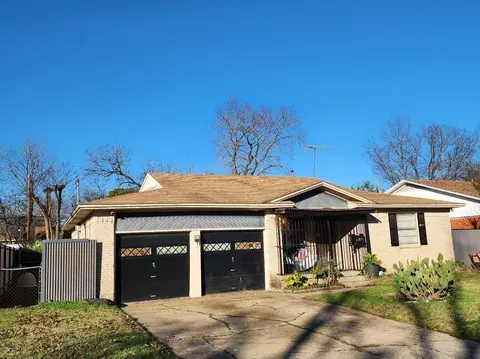 8715 Fairhaven Ln, Dallas, TX 75227