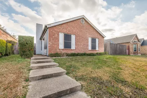 2806 Harvest Lake Dr, Irving, TX 75060