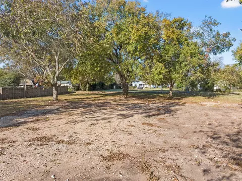 608 S Reagan St, West, TX 76691