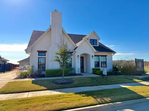 649 Gray Rd, Burleson, TX 76028