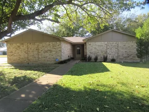 650 Deborah Ct, Burleson, TX 76028