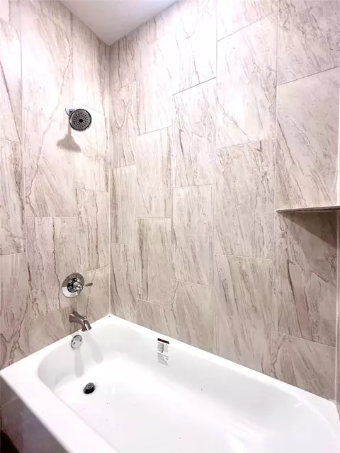 Bath - 2701 Mckenzie Ave, Waco, TX 76708 photo 3 of 4