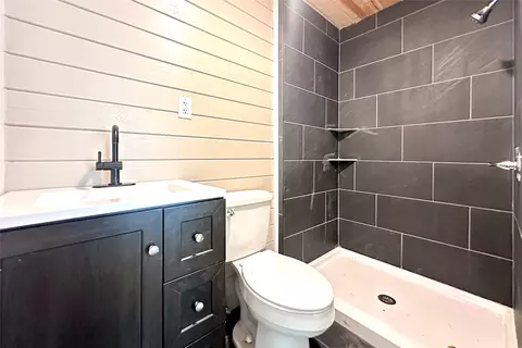 Bath - 2701 Mckenzie Ave, Waco, TX 76708 photo 2 of 4