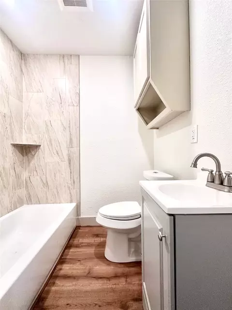 Bath - 2701 Mckenzie Ave, Waco, TX 76708 photo 4 of 4