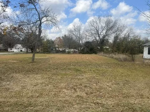400 E Grayson St, Leonard, TX 75452