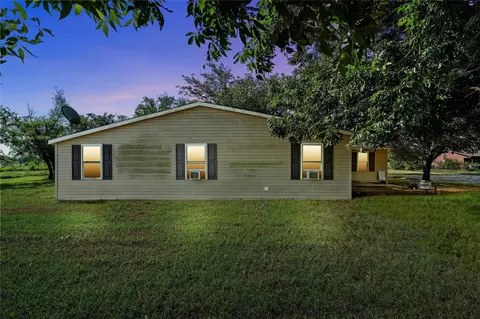 1025 Wyatt Ln, Mcgregor, TX 76657