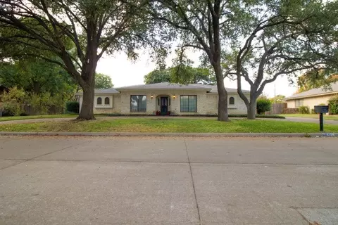 6108 Ed Coady Rd, Edgecliff Village, TX 76134