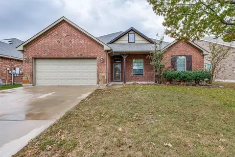 917 John Kennedy Dr, Saginaw, TX 76179
