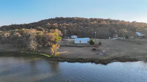819 Captain S Dr, Bowie, TX 76230