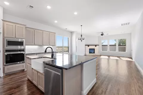 613 Brazos Dr, Van Alstyne, TX 75495