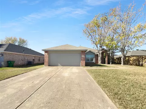 104 Crown Dr, Rhome, TX 76078