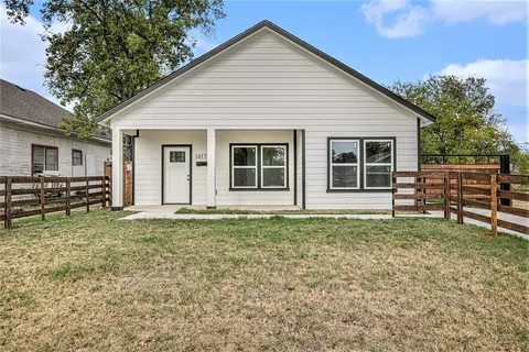 1615 E Hattie St, Fort Worth, TX 76104