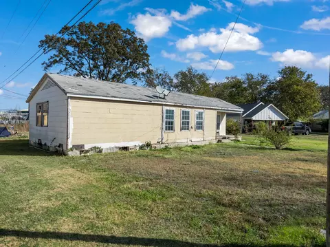 218 N Preston St, Whitney, TX 76692