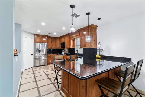 614 Pondview Dr, Cedar Hill, TX 75104