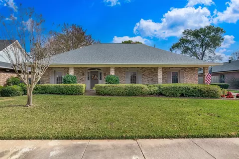 7709 Chesapeake Dr, Shreveport, LA 71105