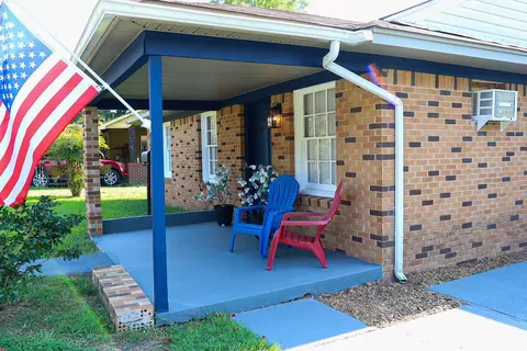Exterior - 400 3rd St SE, Springhill, LA 71075 photo 8 of 10