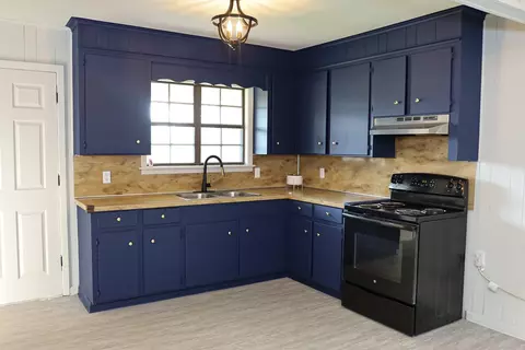 Kitchen - 400 3rd St SE, Springhill, LA 71075 photo 5 of 5