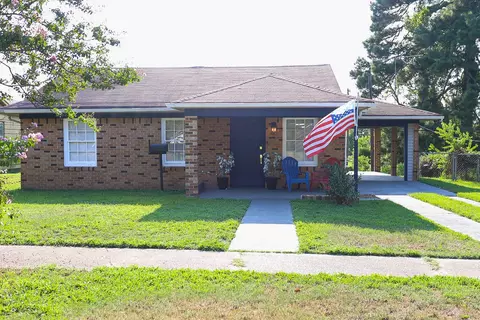 400 3rd St SE, Springhill, LA 71075