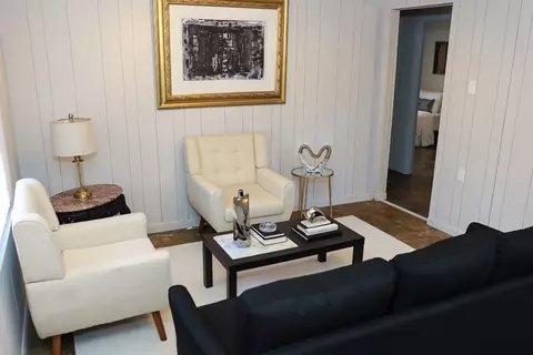 Living - 400 3rd St SE, Springhill, LA 71075 photo 2 of 6