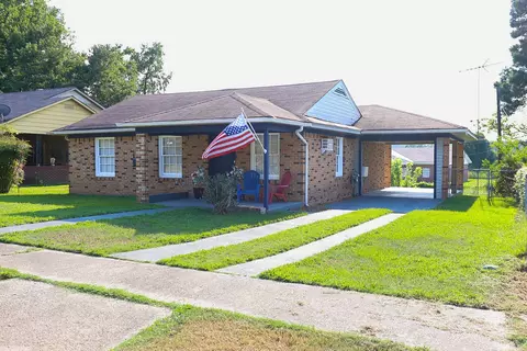 Exterior - 400 3rd St SE, Springhill, LA 71075 photo 3 of 10