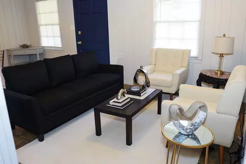 Living - 400 3rd St SE, Springhill, LA 71075 photo 1 of 6