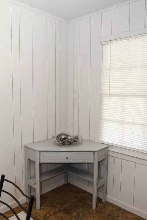 Dining - 400 3rd St SE, Springhill, LA 71075 photo 2 of 2