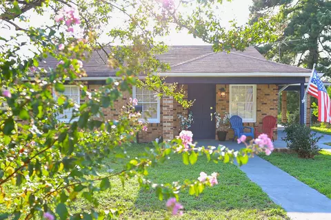 Exterior - 400 3rd St SE, Springhill, LA 71075 photo 5 of 10