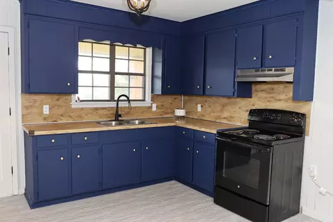 Kitchen - 400 3rd St SE, Springhill, LA 71075 photo 4 of 5