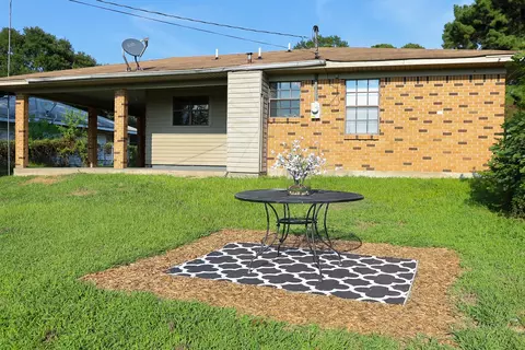Exterior - 400 3rd St SE, Springhill, LA 71075 photo 10 of 10
