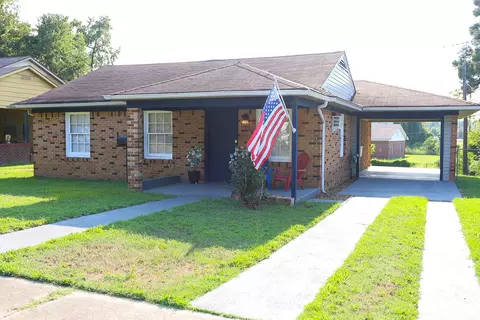 Exterior - 400 3rd St SE, Springhill, LA 71075 photo 4 of 10