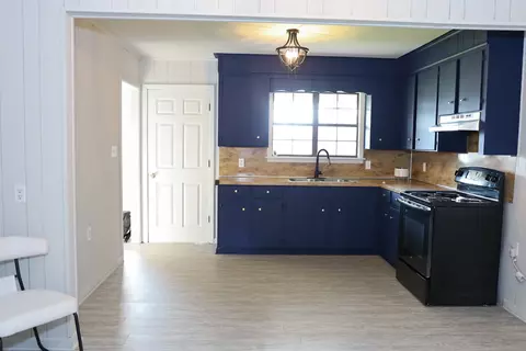 Kitchen - 400 3rd St SE, Springhill, LA 71075 photo 2 of 5