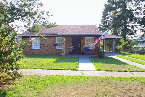 Exterior - 400 3rd St SE, Springhill, LA 71075 photo 2 of 10