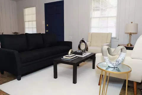 Living - 400 3rd St SE, Springhill, LA 71075 photo 3 of 6