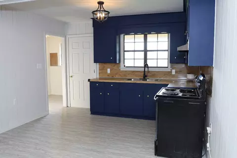 Kitchen - 400 3rd St SE, Springhill, LA 71075 photo 3 of 5